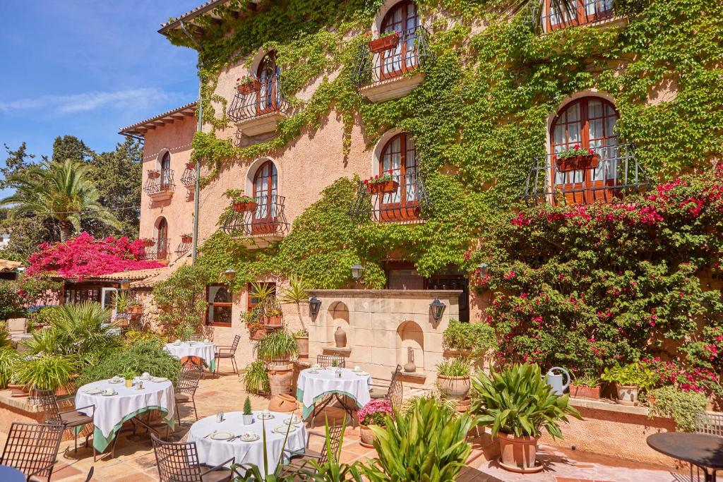 Petit Hotel Ses Rotges - tuinterras van het restaurant