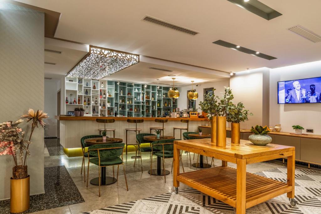 Glow Boutique Hotel & Suites - bar