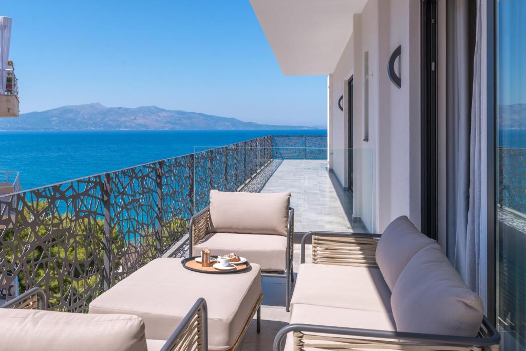 Glow Boutique Hotel & Suites - dakterras met zeezicht