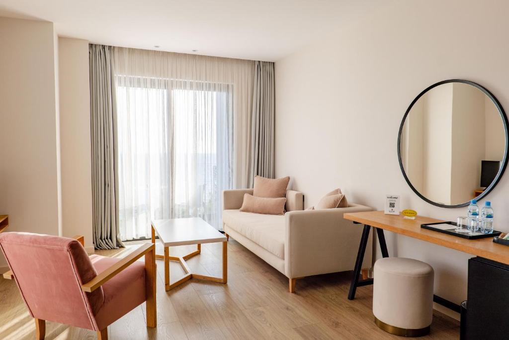 Glow Boutique Hotel & Suites - junior suite met zithoek
