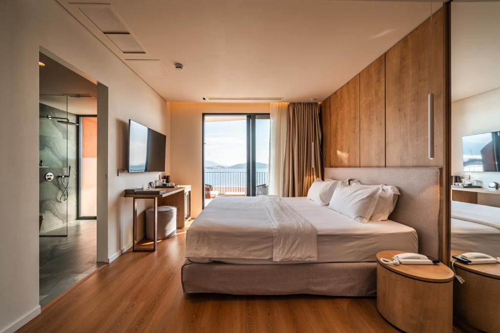 Hotel Vale - slaapkamer met bureau