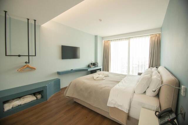 Hotel Porta Ksamil - slaapkamer met balkon
