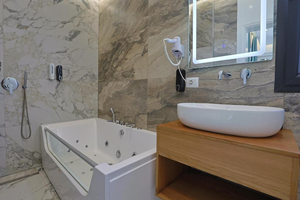 Ilio Boutique Hotel - badkamer met bubbelbad