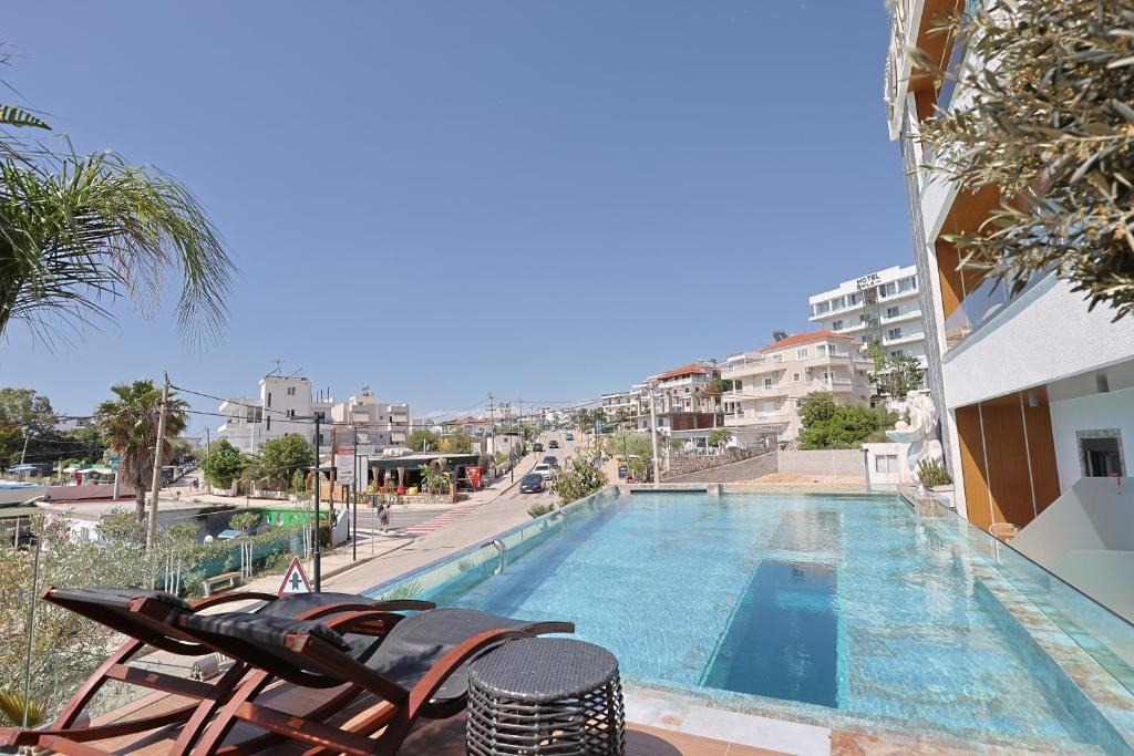 Ilio Boutique Hotel - zwembad met zeezicht
