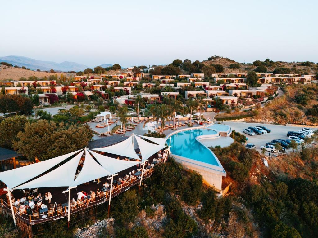 ARAMERAS Resort - luchtfoto resort met zwembad