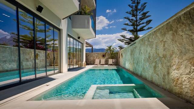 Veranda Hotel by Mirage - zwembad met zeezicht