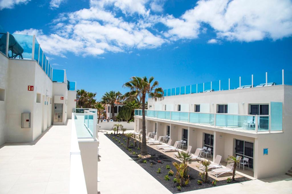 Hotel Boutique TAO Caleta Mar - hotelgebouw met terrassen