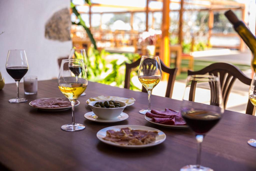 Hotel Boutique Rosario Martin - gedekte tafel op het terras