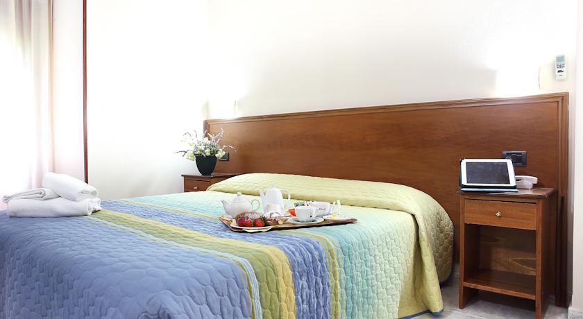 Tweepersoonskamer van Hotel Pausania Inn op Sardinie