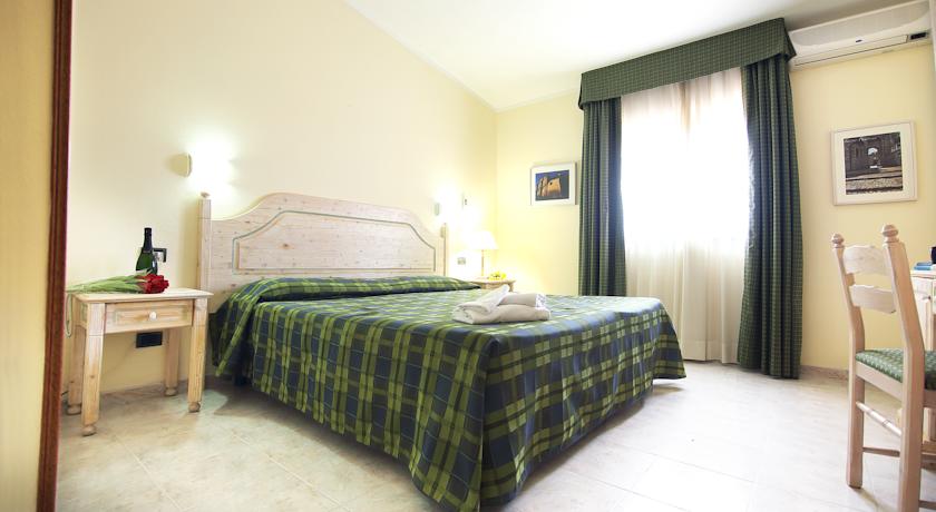Tweepersoonskamer van Hotel Pausania Inn op Sardinie