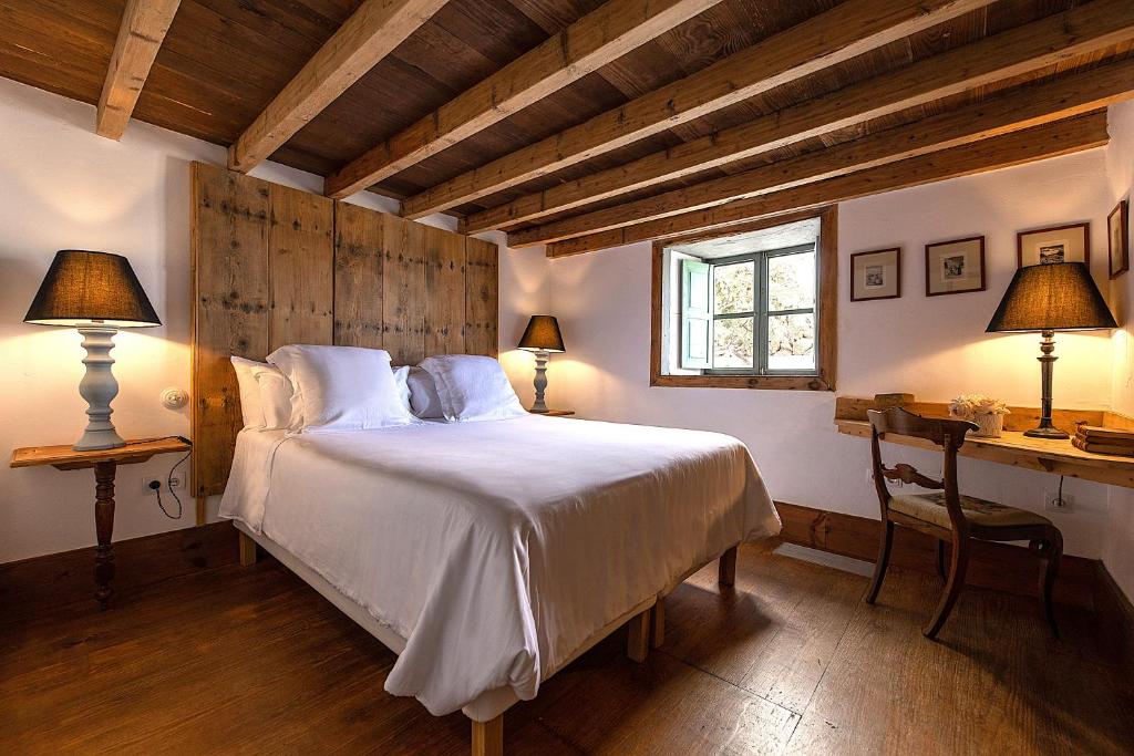 La Casa de los Naranjos - slaapkamer met houten balken