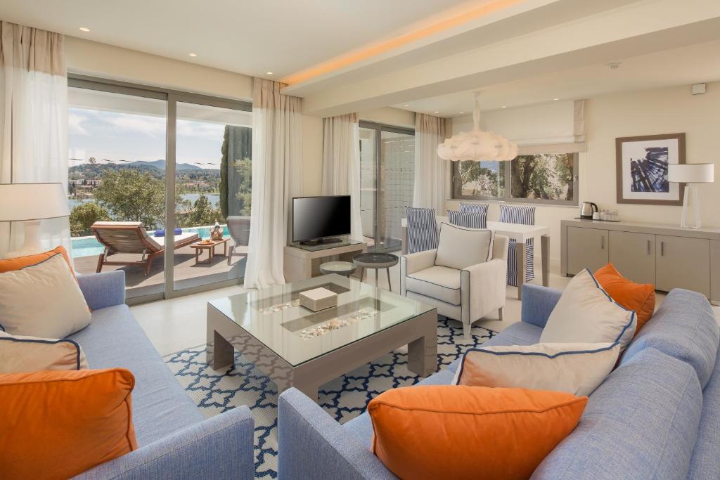 Rodostamo Hotel en Spa - suite met zithoek en balkon