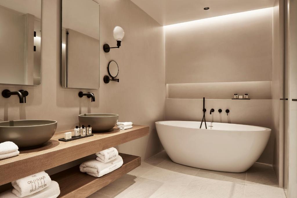 The Olivar Suites - badkamer met vrijstaand bad