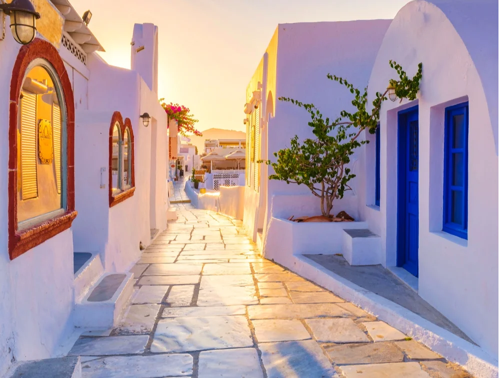 Rondreis Puglia MSC cruise Griekse Eilanden santorini straatje