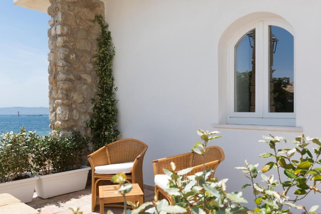 Relais La Ghinghetta - zithoek op het terras aan zee