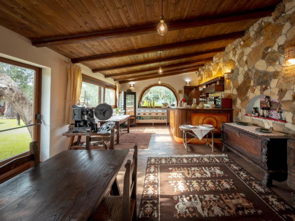 Azienda Agrituristica Sa Mandra - bar met natuurstenen muur