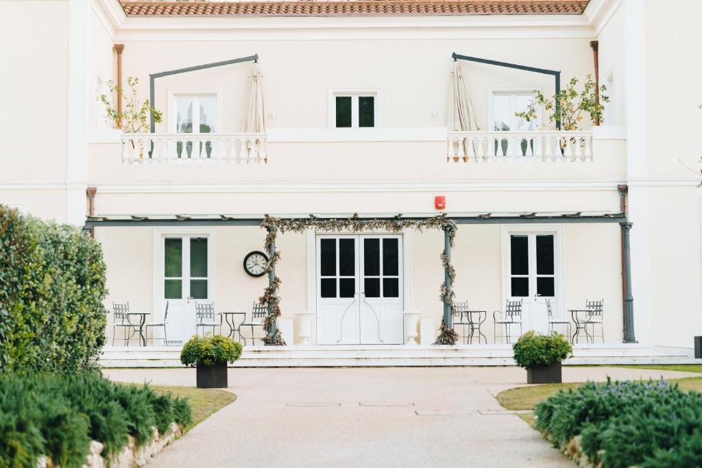 Villa Fanny - gevel van de villa met terras
