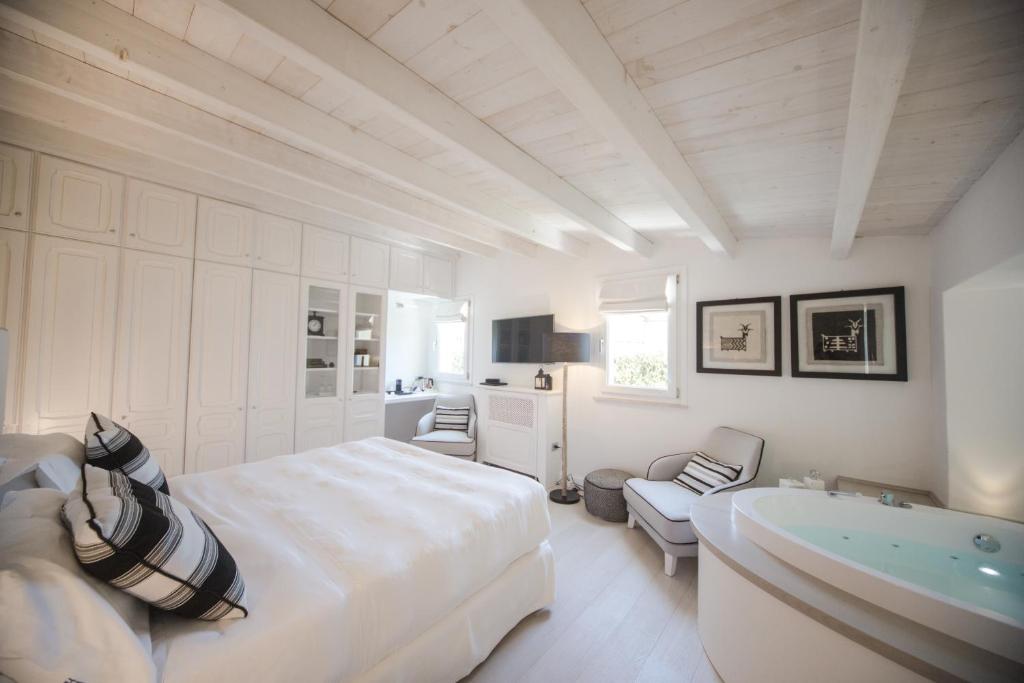 Villa Fanny - kamer met whirlpool onder het houten plafond