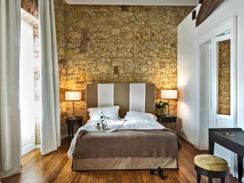 Villa Fanny - slaapkamer met natuurstenen muur