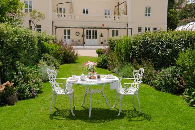 Villa Fanny - tafel in de tuin bij de villa