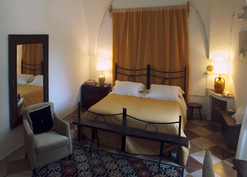 Masseria Il Frantoio - kamer met smeedijzeren bed