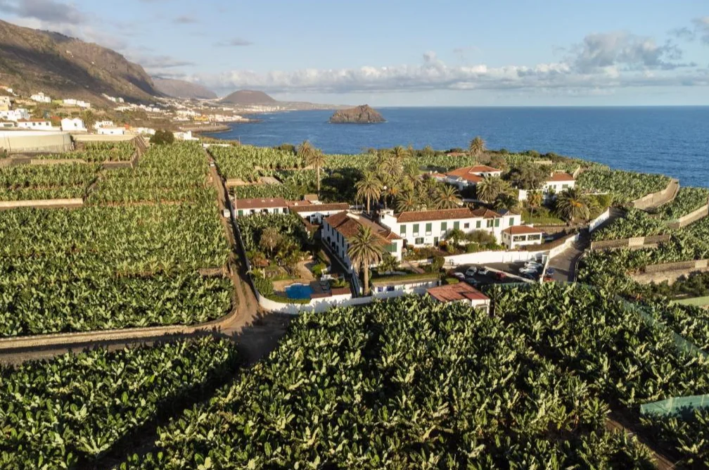 Hotel el Patio gebouw drone view
