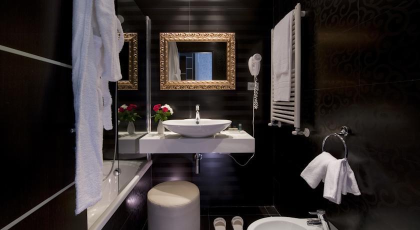 Badkamer van een tweepersoonskamer van Hotel Fiume in Rome