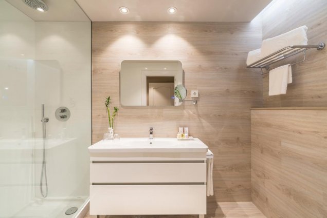 Badkamer van een tweepersoonskamer van Hotel Pere IV in Barcelona