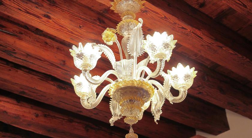 Kandelaar van hotel Apostoli Palace stedentrip Venetië