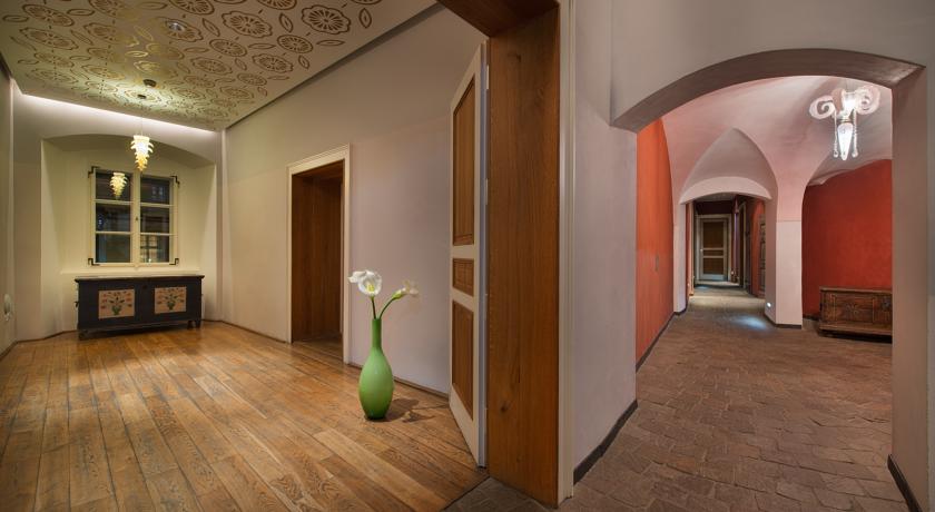 Gang van Hotel Design Neruda Praag