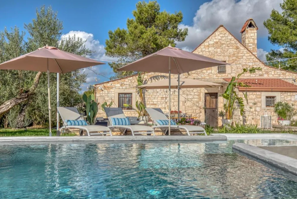 Bed and Breakfast Trulli Terra Magica zwembad 