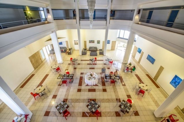 Eetzaal van Appartementen Atrium Zenon Larnaca Cyprus