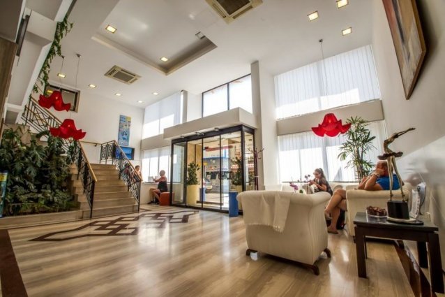 Lobby van Appartementen Atrium Zenon Larnaca Cyprus