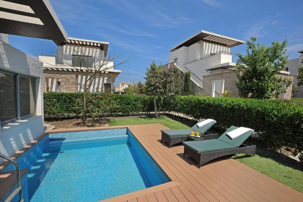 Hotel-E Spa & Resort prive zwembad 