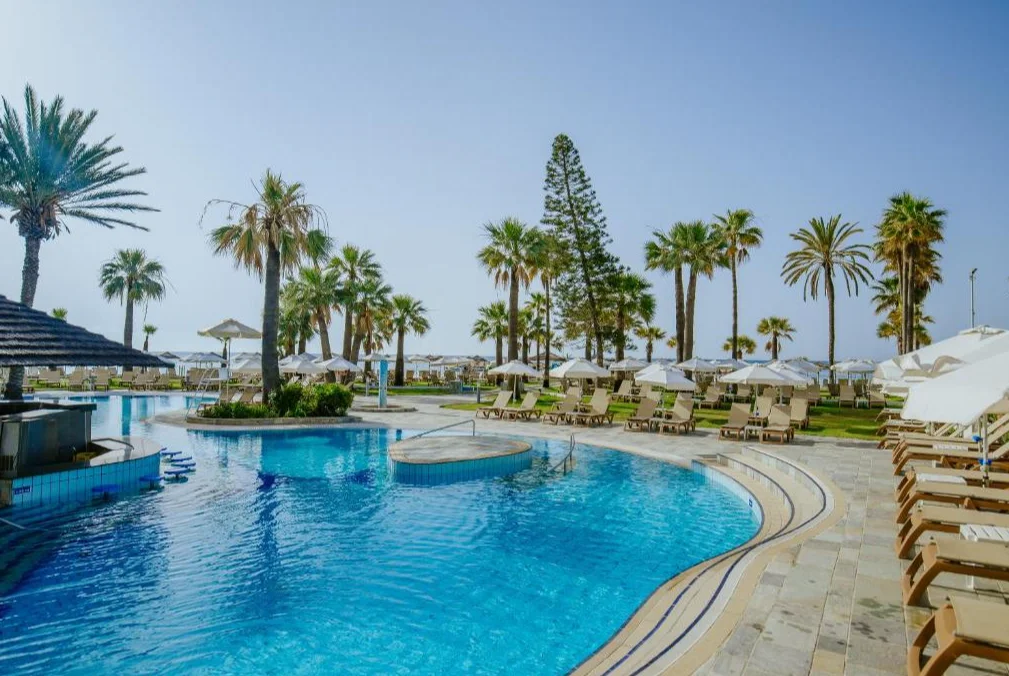 Hotel Golden Bay Beach zwembad 