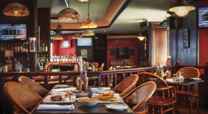 Bar van hotel Jumeira Rotana