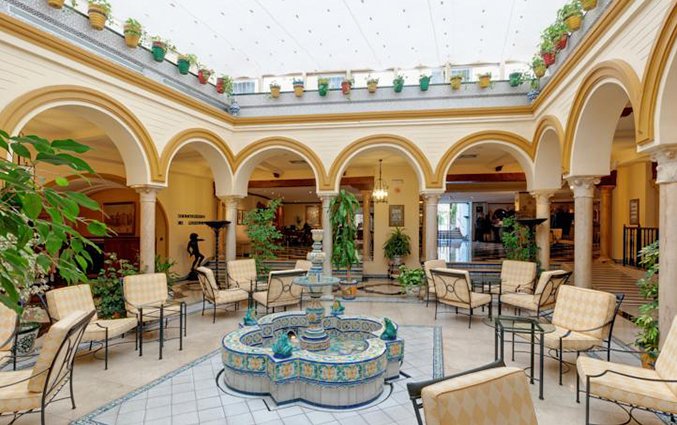 Binnenplaats van hotel Sevilla Macarena in Sevilla