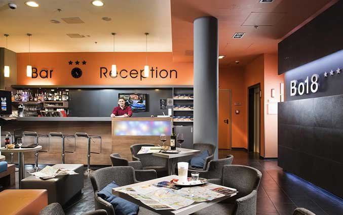 Receptie en zithoek van Hotel Bo18 in Budapest