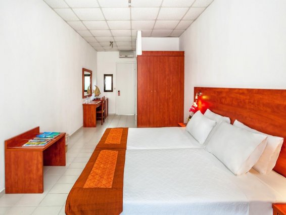 Hotel Dolphin Beach