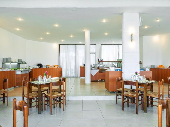 Hotel Dolphin Beach