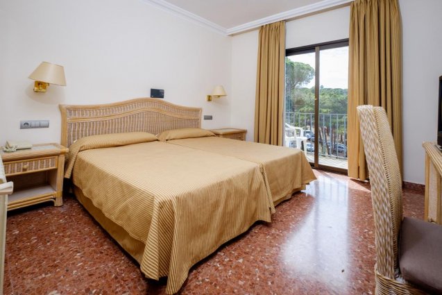 Slaapkamer van Hotel Montjoi by Brava Hoteles