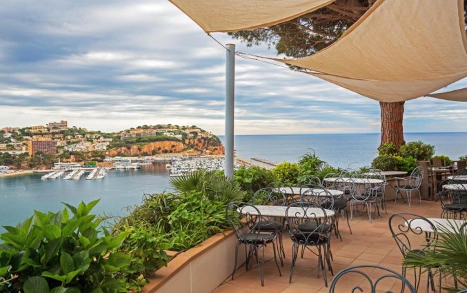 Terras van Hotel Montjoi by Brava Hoteles