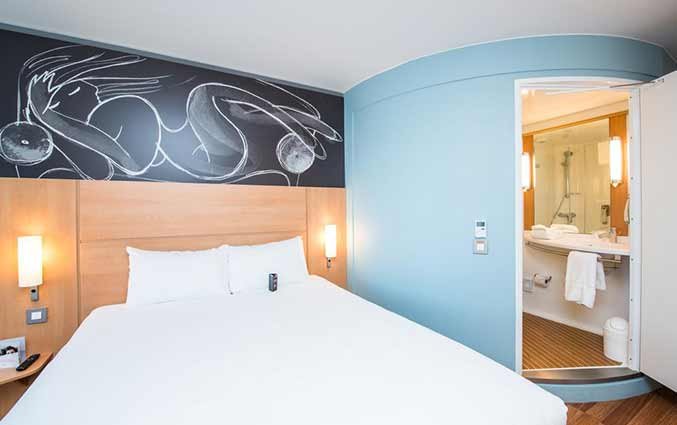 Tweepersoonskamer van hotel Ibis Centre South Bridge in Edinbugh
