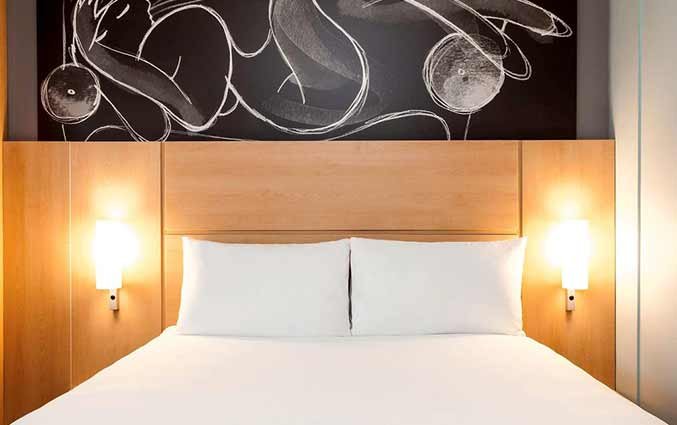 Tweepersoonskamer van hotel Ibis Centre South Bridge in Edinbugh