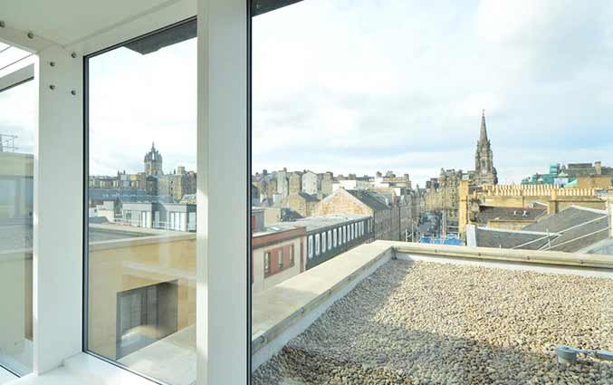 Uitzicht vanuit een tweepersoonskamer van hotel Ibis Centre South Bridge in Edinbugh