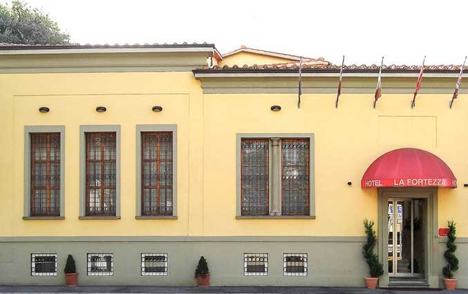 Ingang van Hotel La Fortezza in Florence