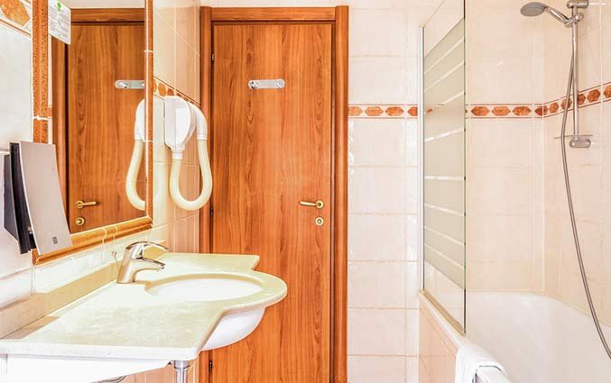 Badkamer van Hotel Univers Nice