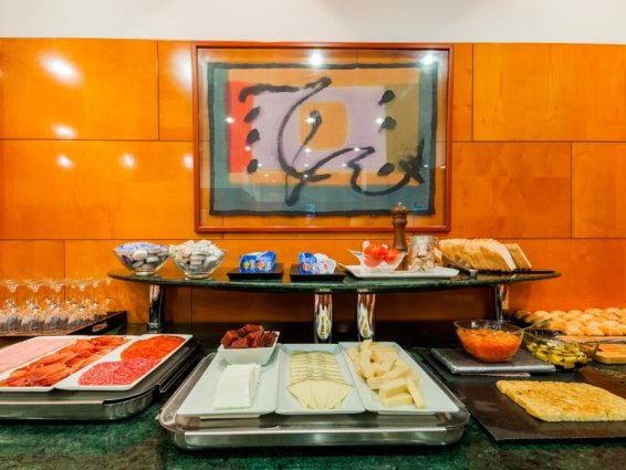 Ontbijtbuffet van Hotel VillaCarlos in Valencia