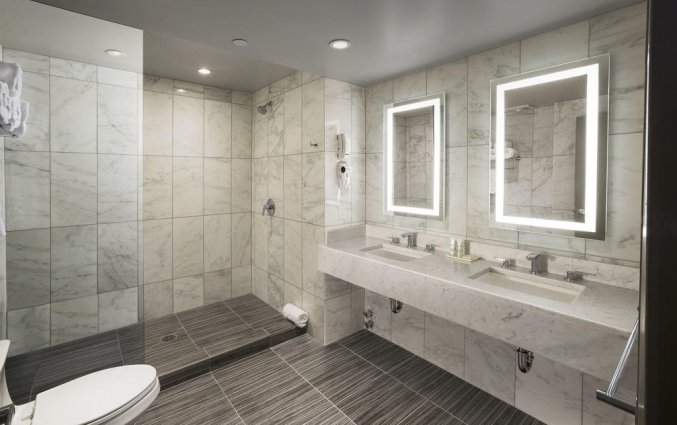 Badkamer van een tweepersoonskamer van Hotel The Gallivant Times Square New York