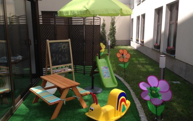 Speeltuintje van hotel Golden Tulip Krakow City Center stedentrip Krakau